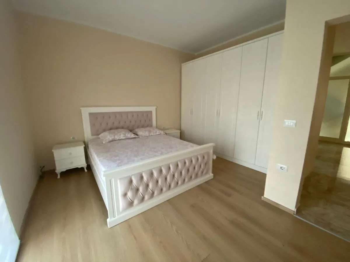 Hamallaj Apartament Jony אלבניה
